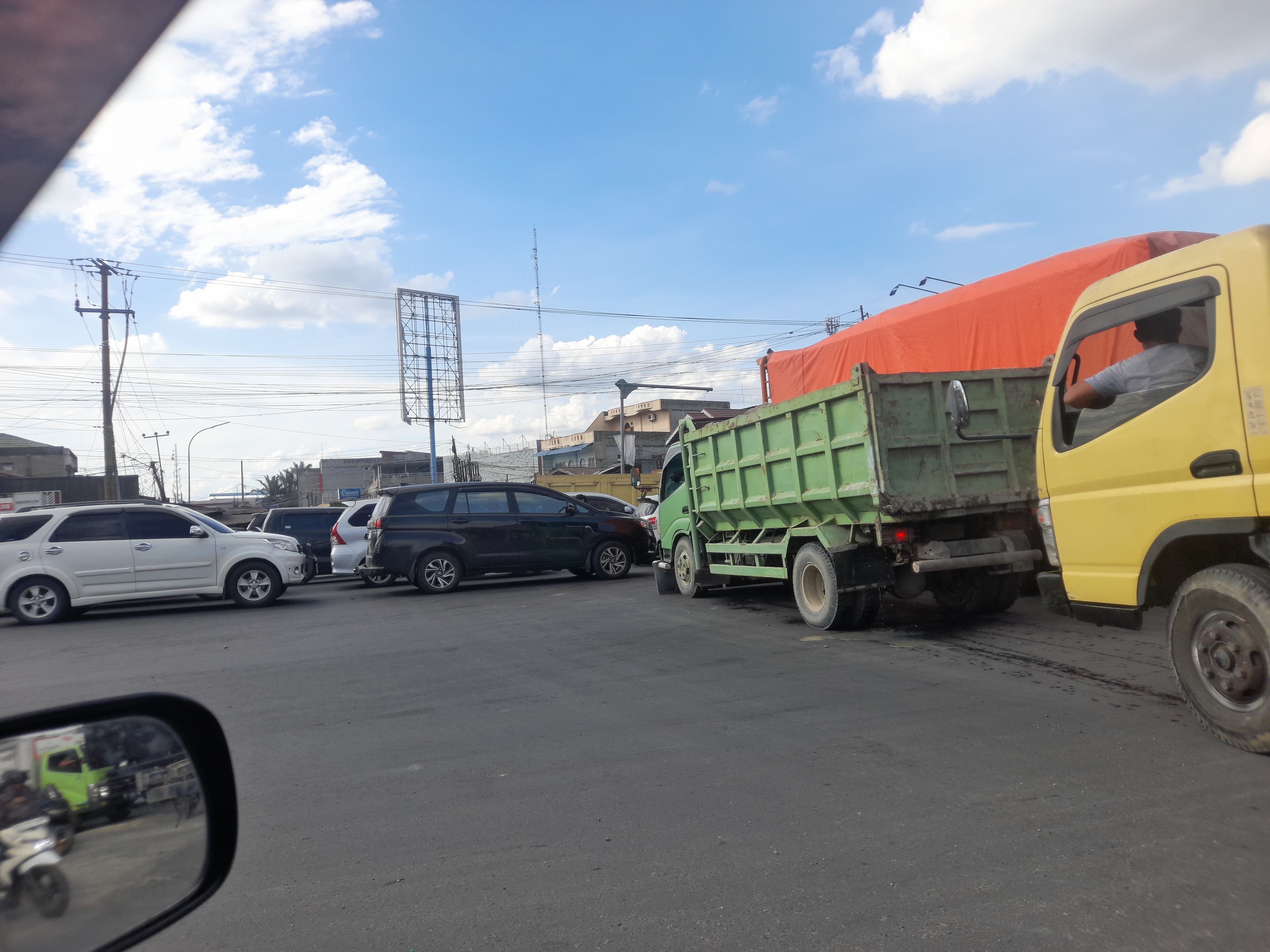Perempatan Lampu Merah Panam Dikuasai Pak Ogah Lantaran Diduga Pak Pol Ogah Atur Jalan
